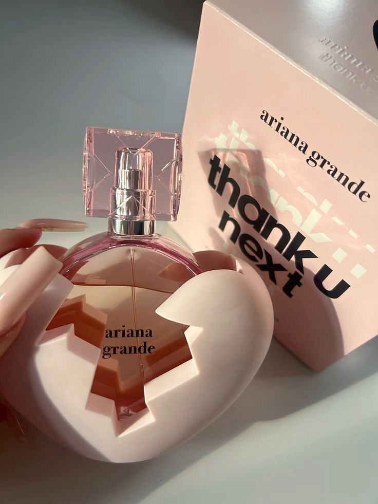 ariana-grande-perfumes-pallets-liquidation-3.jpg