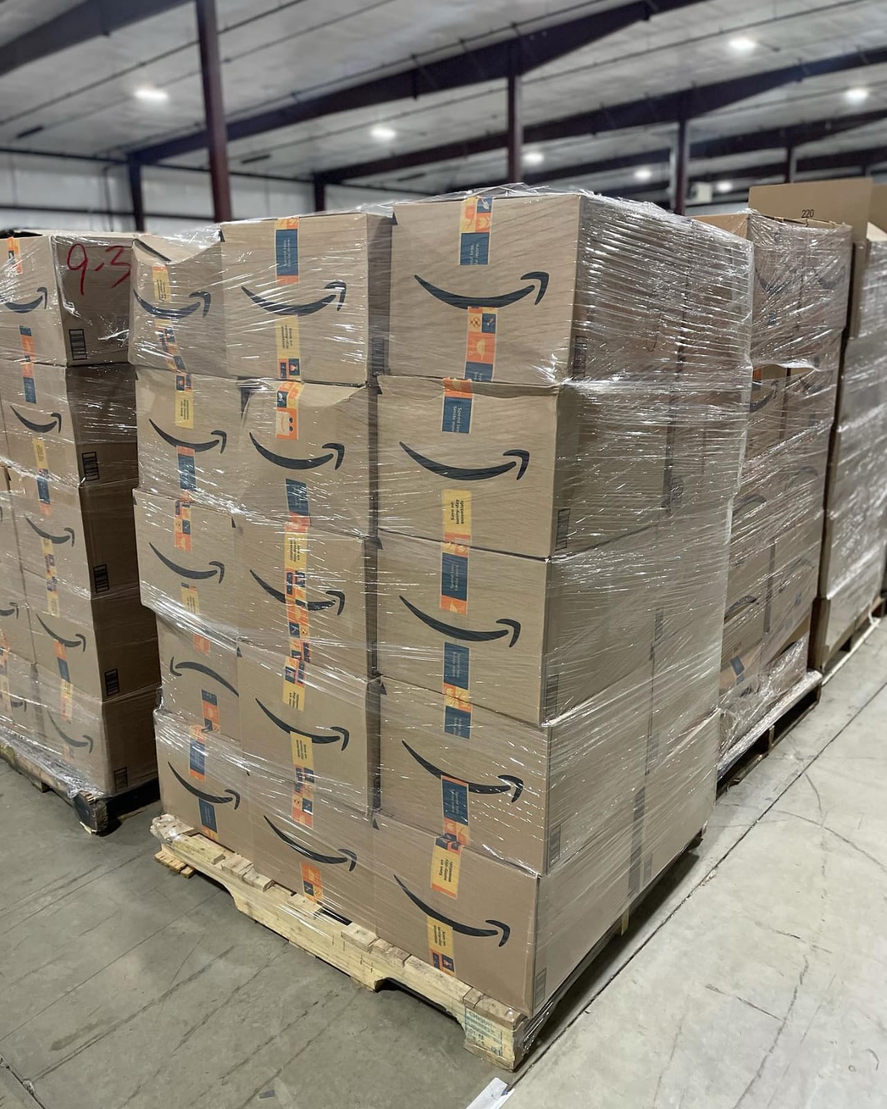 buy-amazon-mystery-box-liquidation-pallets.jpg