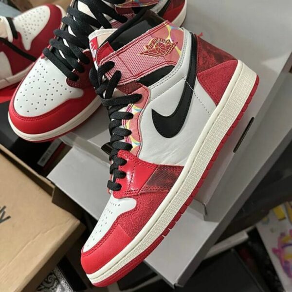 Authentic Nike sneakers pallets 100 pairs per pallet