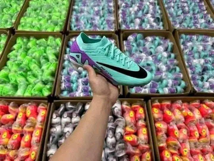soccer-cleats-pallets-liquidation-wholesale-4.jpeg